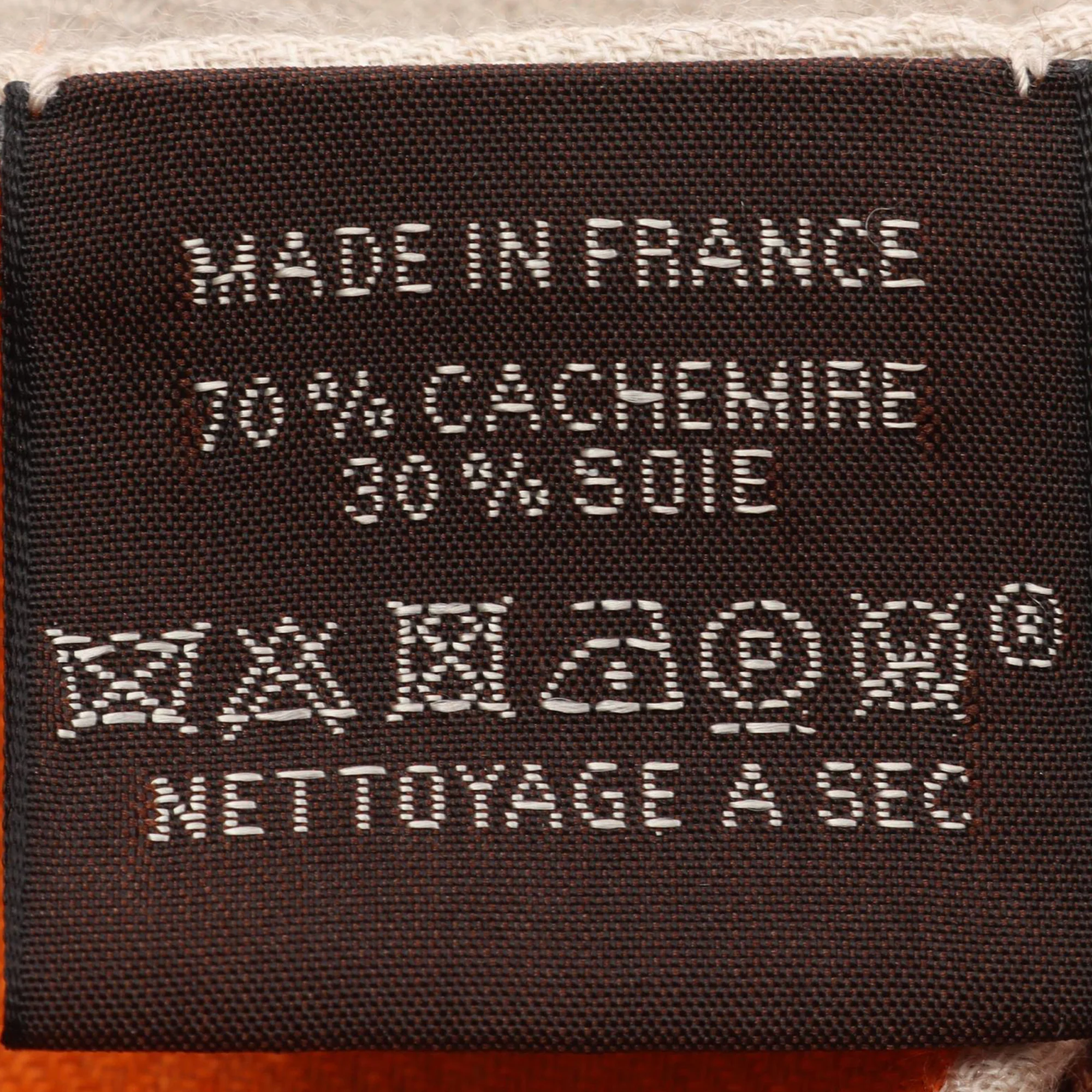Hermes | Pre-Owned Les Chevaux Dechaines Cashmere Scarf | Beige - Image 2