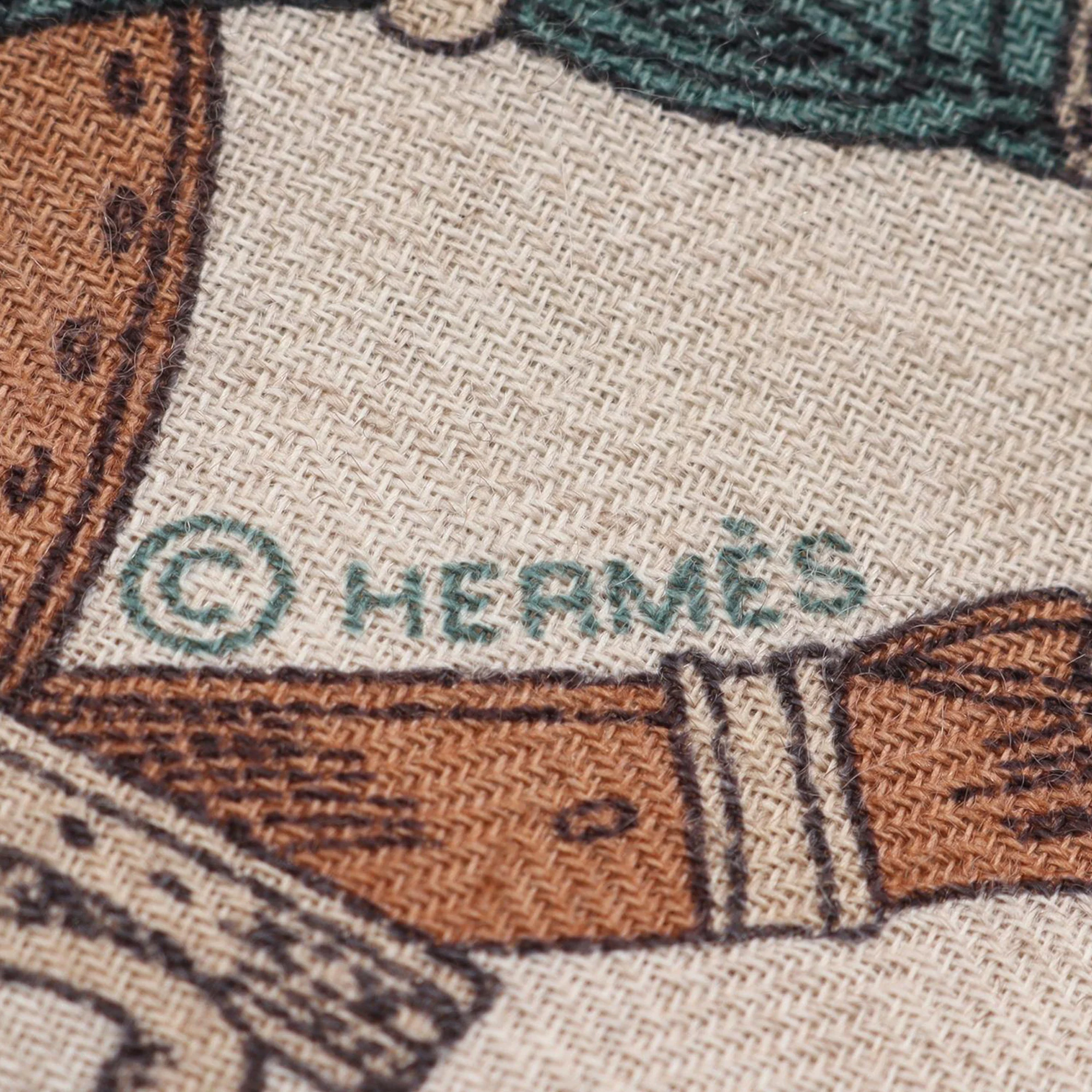 Hermes | Pre-Owned Les Chevaux Dechaines Cashmere Scarf | Beige - Image 3