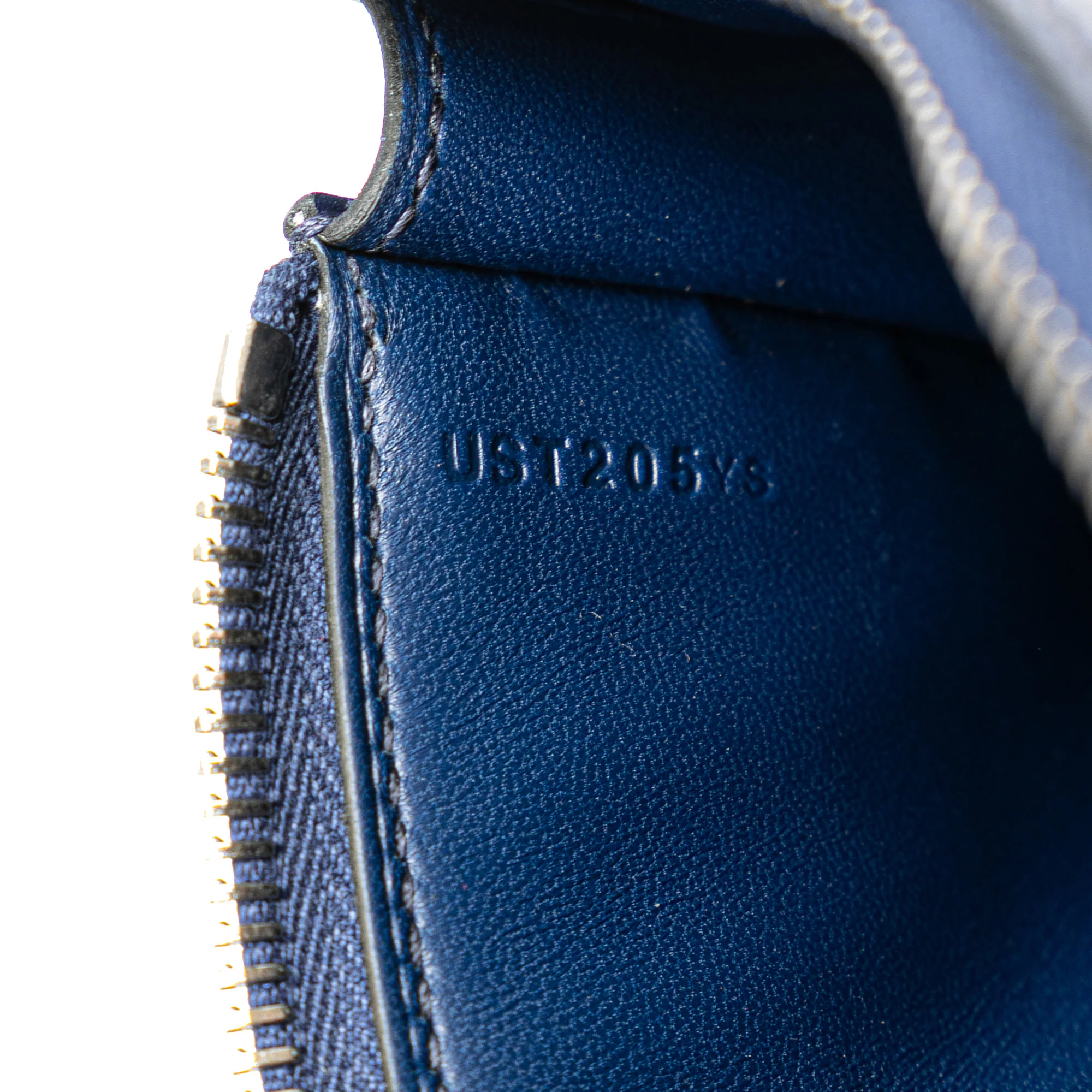 Hermes | Pre-Owned Tadelakt Kelly Cadena Handbag | Blue/Navy - Image 6