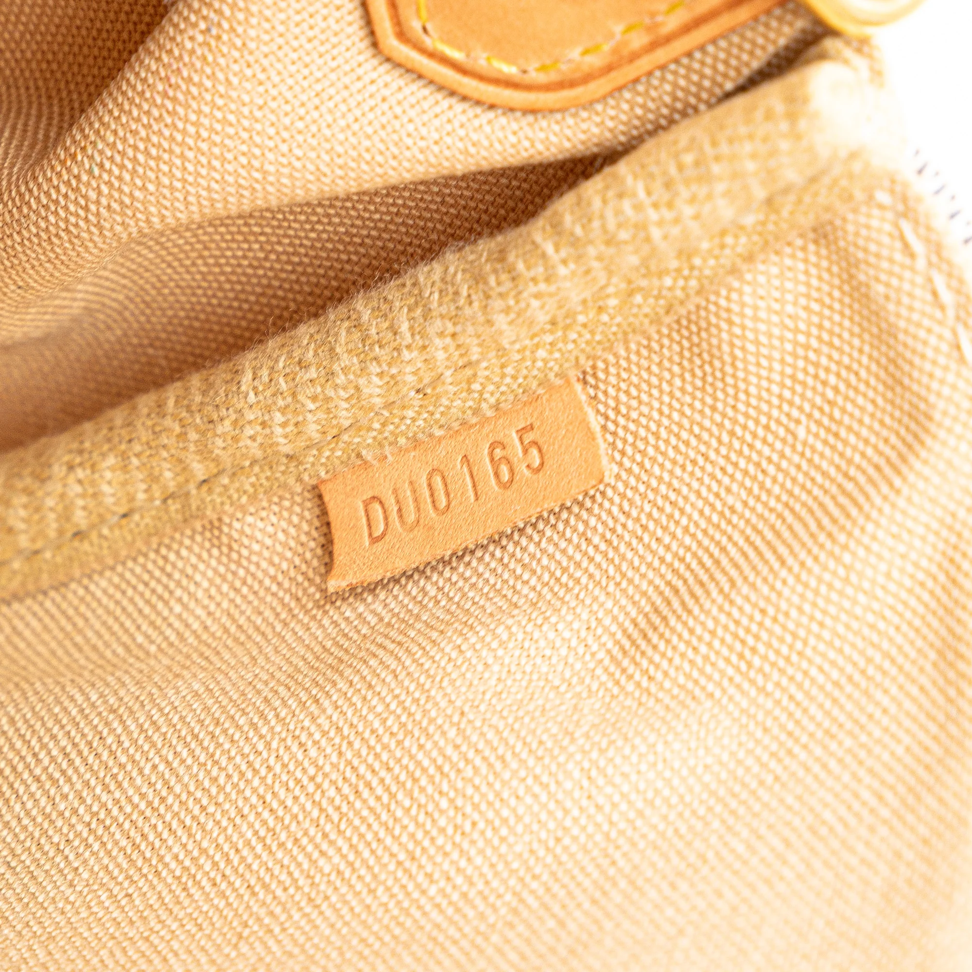 Louis Vuitton | Pre-Owned Damier Azur Favorite MM | White - Image 9