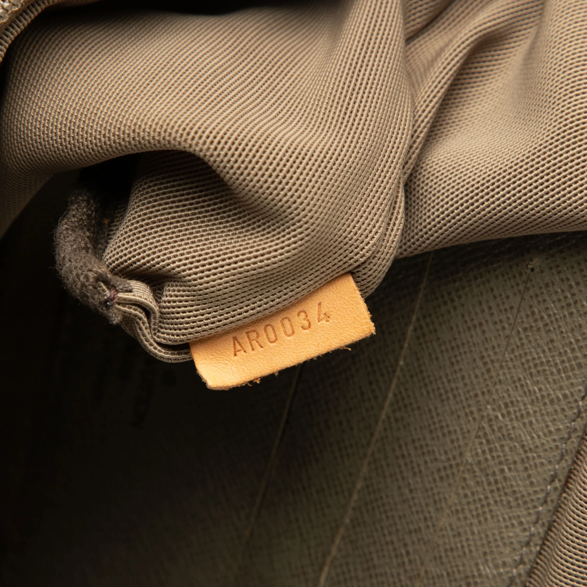 Louis Vuitton | Pre-Owned Damier Geant Ceinture Jogging Waist Bag | Brown/Khaki - Image 6