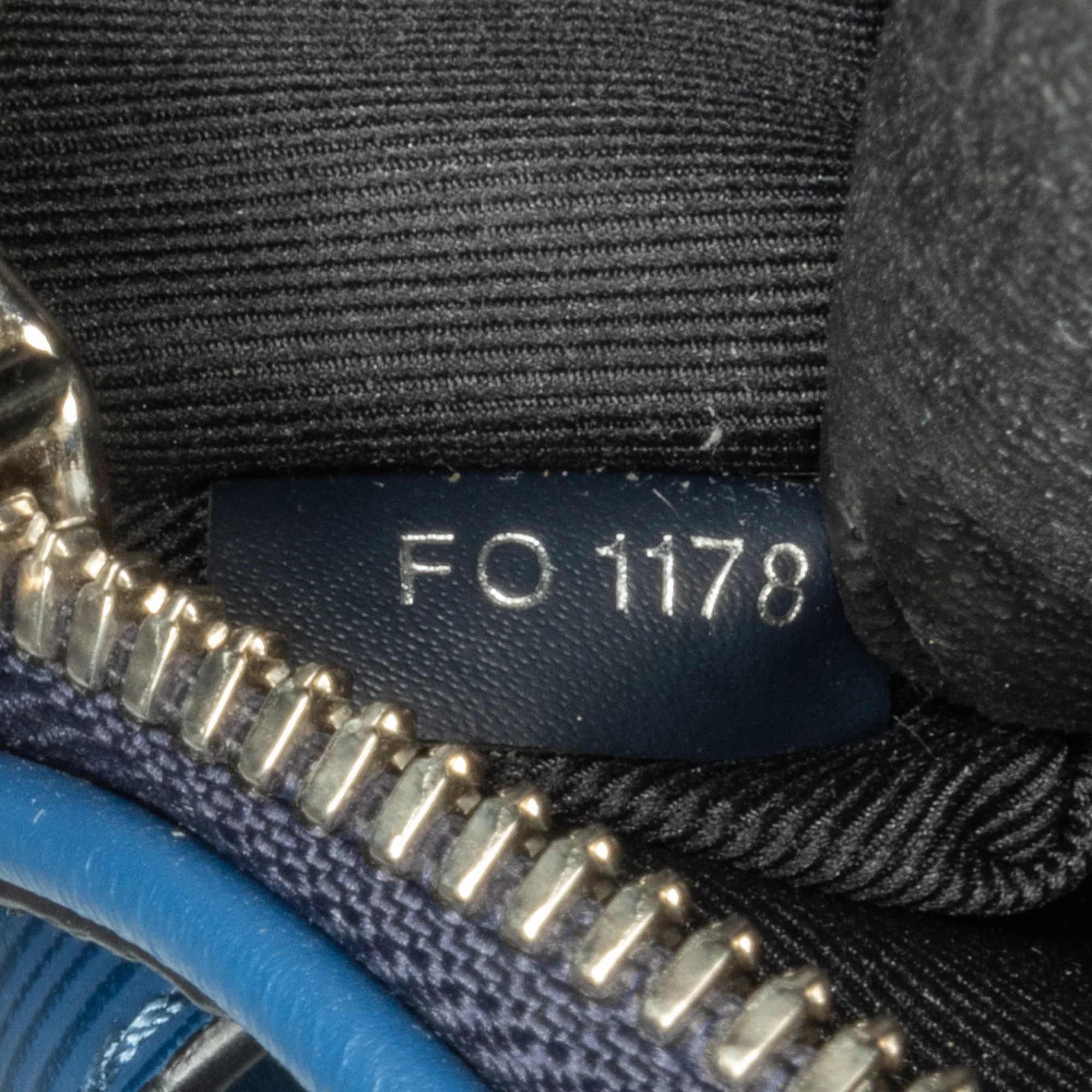 Louis Vuitton | Pre-Owned Epi Damier Graphite Bumbag | Blue/Dark Blue - Image 11