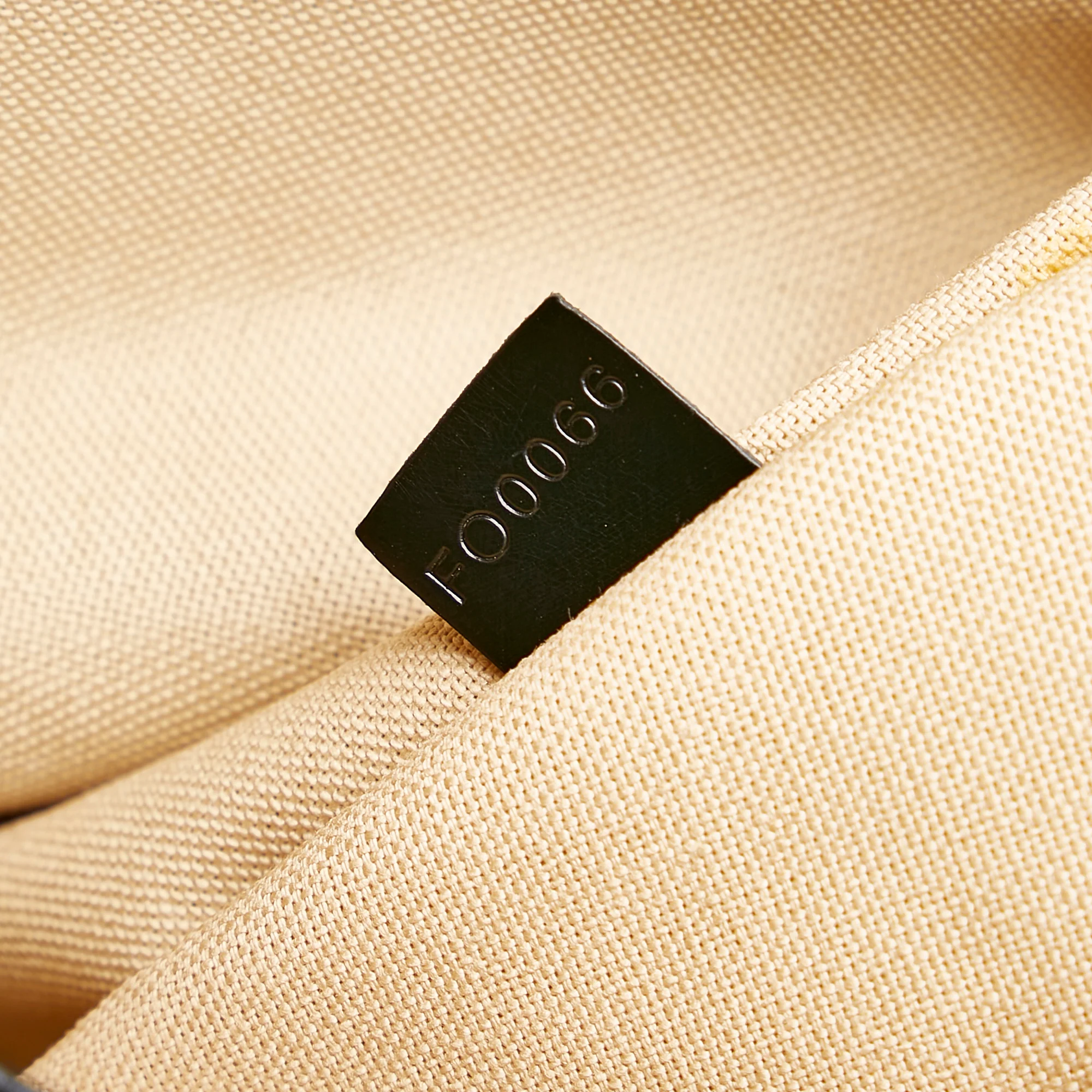 Louis Vuitton | Pre-Owned Grimaud Vail Blanket | Red - Image 8