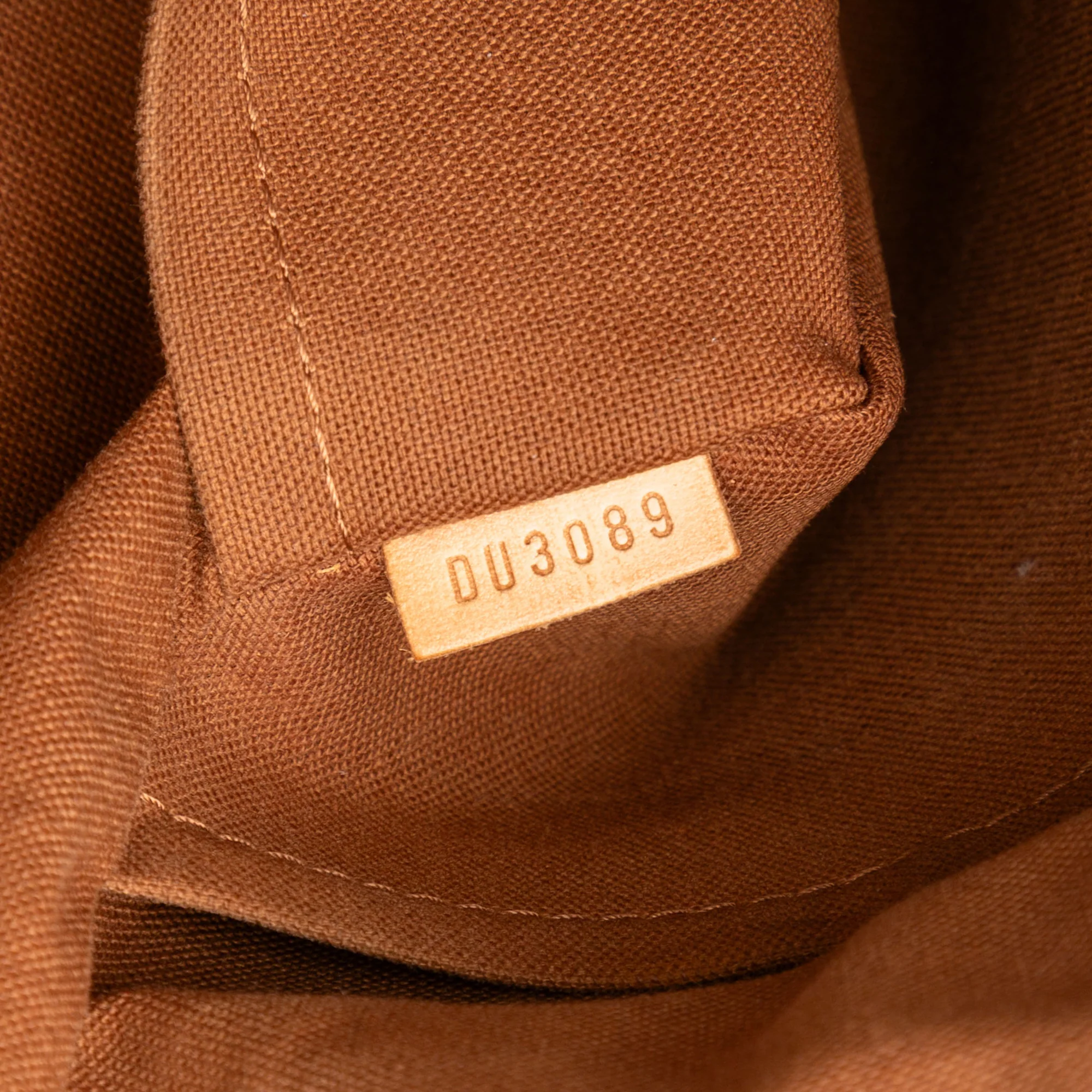 Louis Vuitton | Pre-Owned Monogram Beaubourg Messenger MM - I | Brown - Image 7