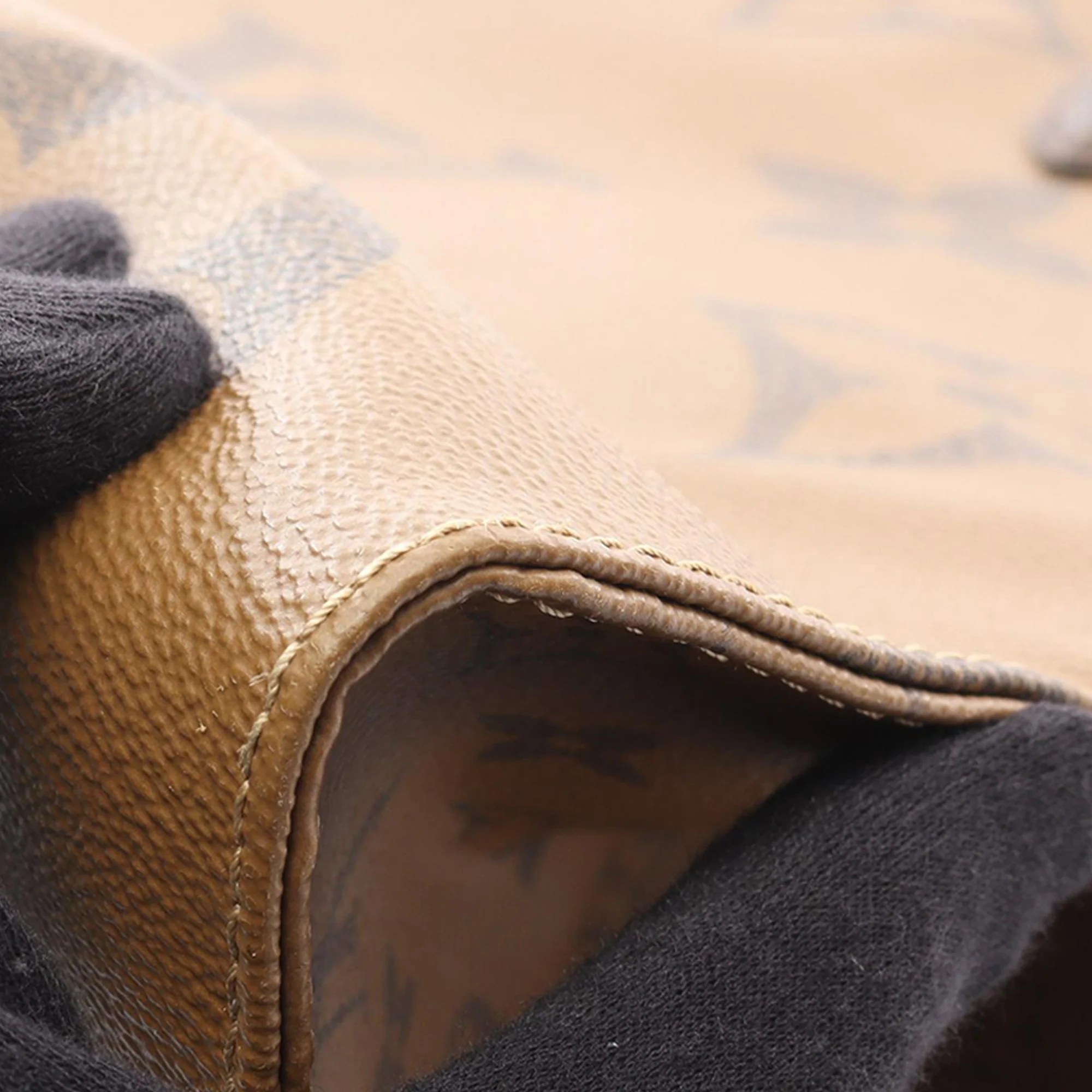 Louis Vuitton | Pre-Owned Monogram Reverse Giant OnTheGo GM - I | Brown - Image 9