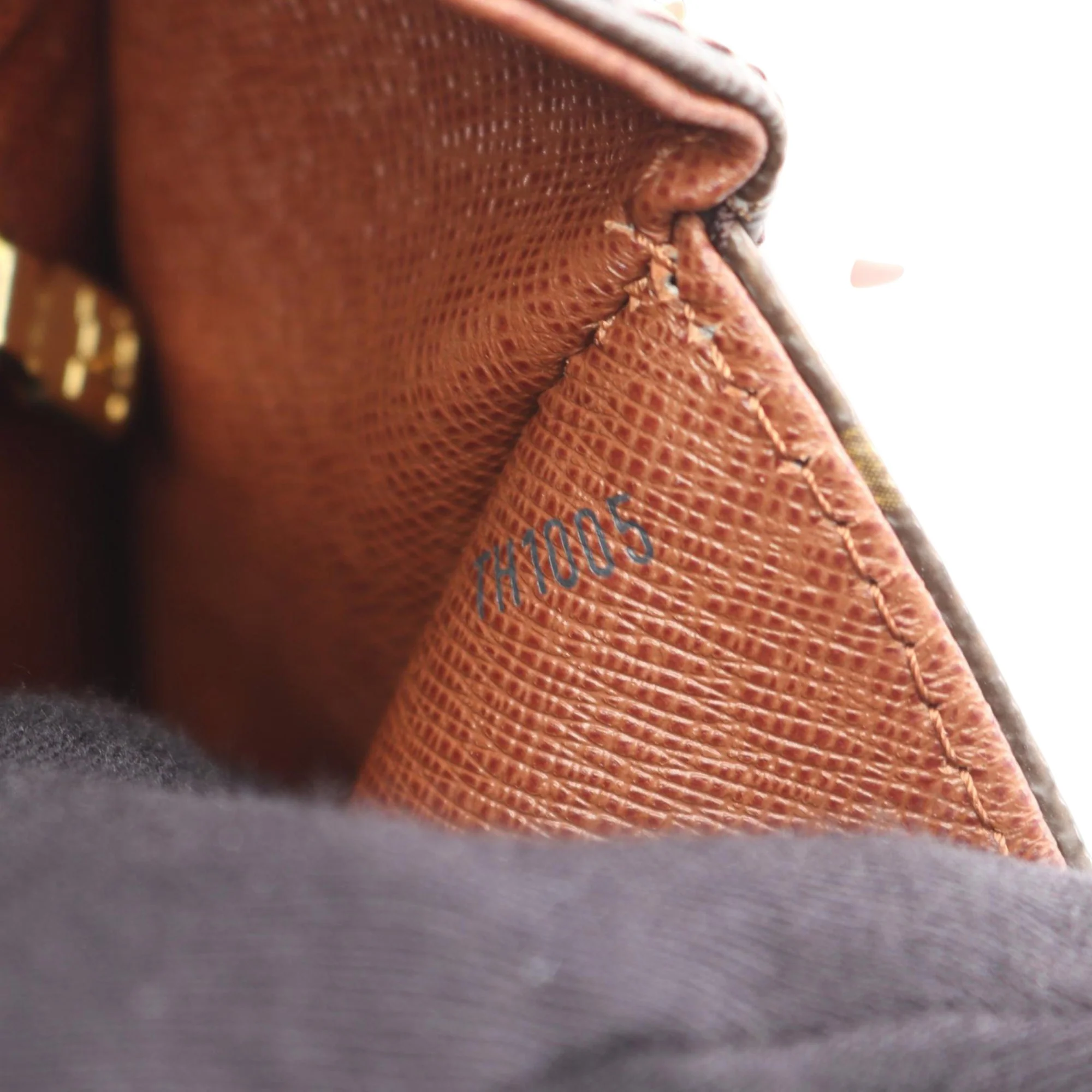 Louis Vuitton | Pre-Owned Monogram Saint Cloud GM | Brown - Image 4