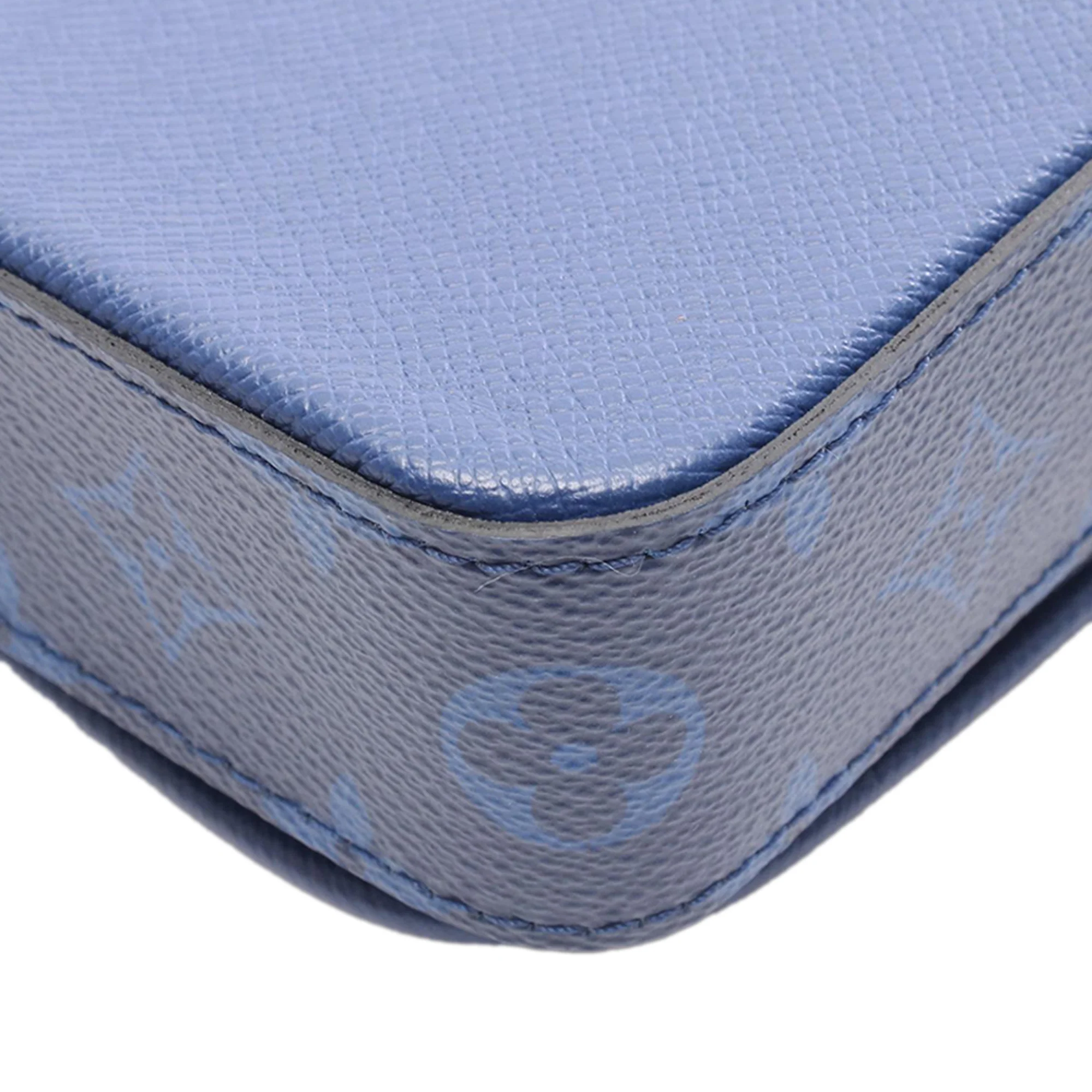 Louis Vuitton | Pre-Owned Monogram Taigarama Trio Messenger | Blue - Image 5