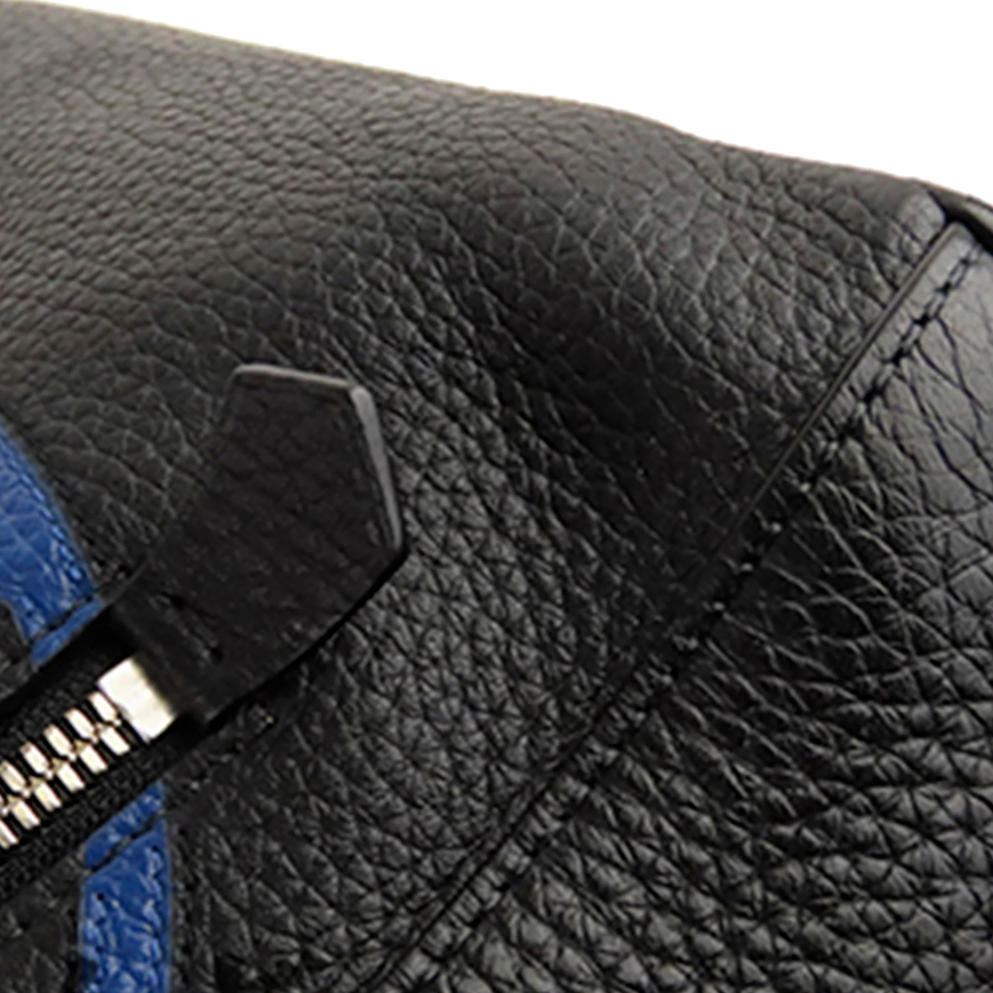 Louis Vuitton | Pre-Owned Taurillon Armand LV Circle | Black - Image 11