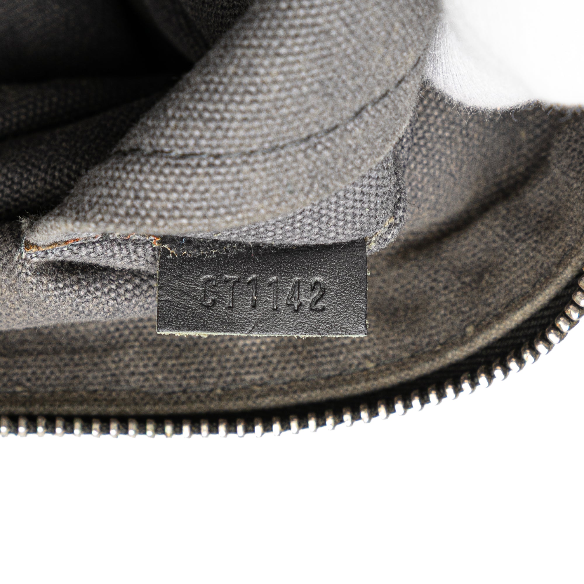 Louis Vuitton | Pre-Owned Utah Wichita | Gray/Dark Gray - Image 8