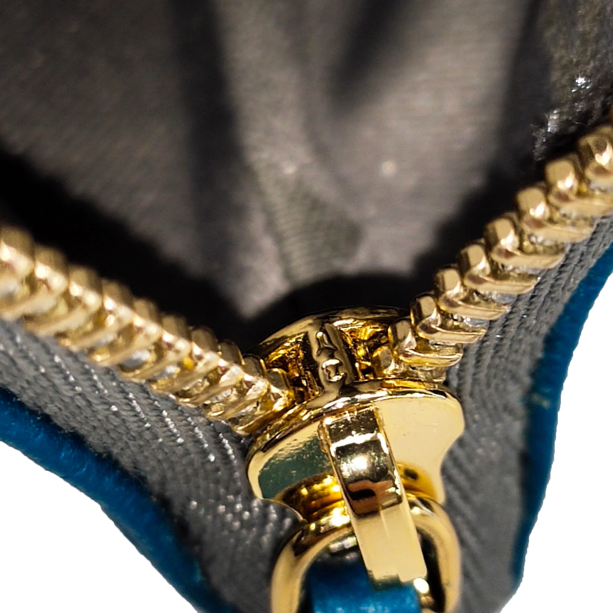 MCM | Pre-Owned Leather Visetos Coin Pouch | BlueSilverSilver - Image 4