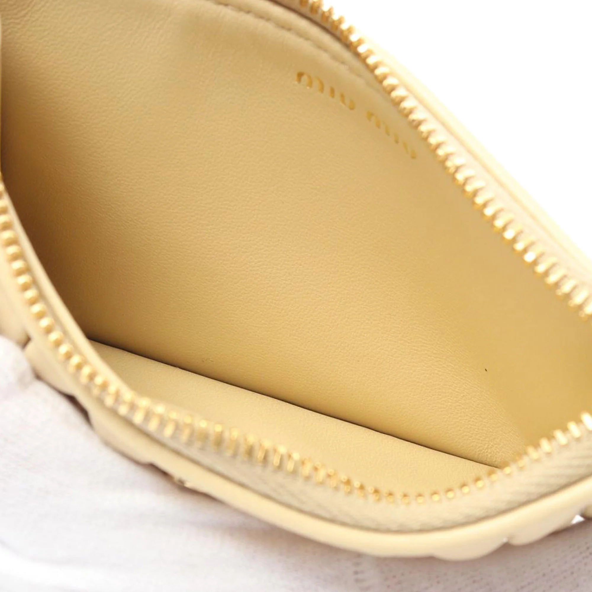 Miu Miu | Pre-Owned Leather Matelasse Card Holder | Beige - Image 3