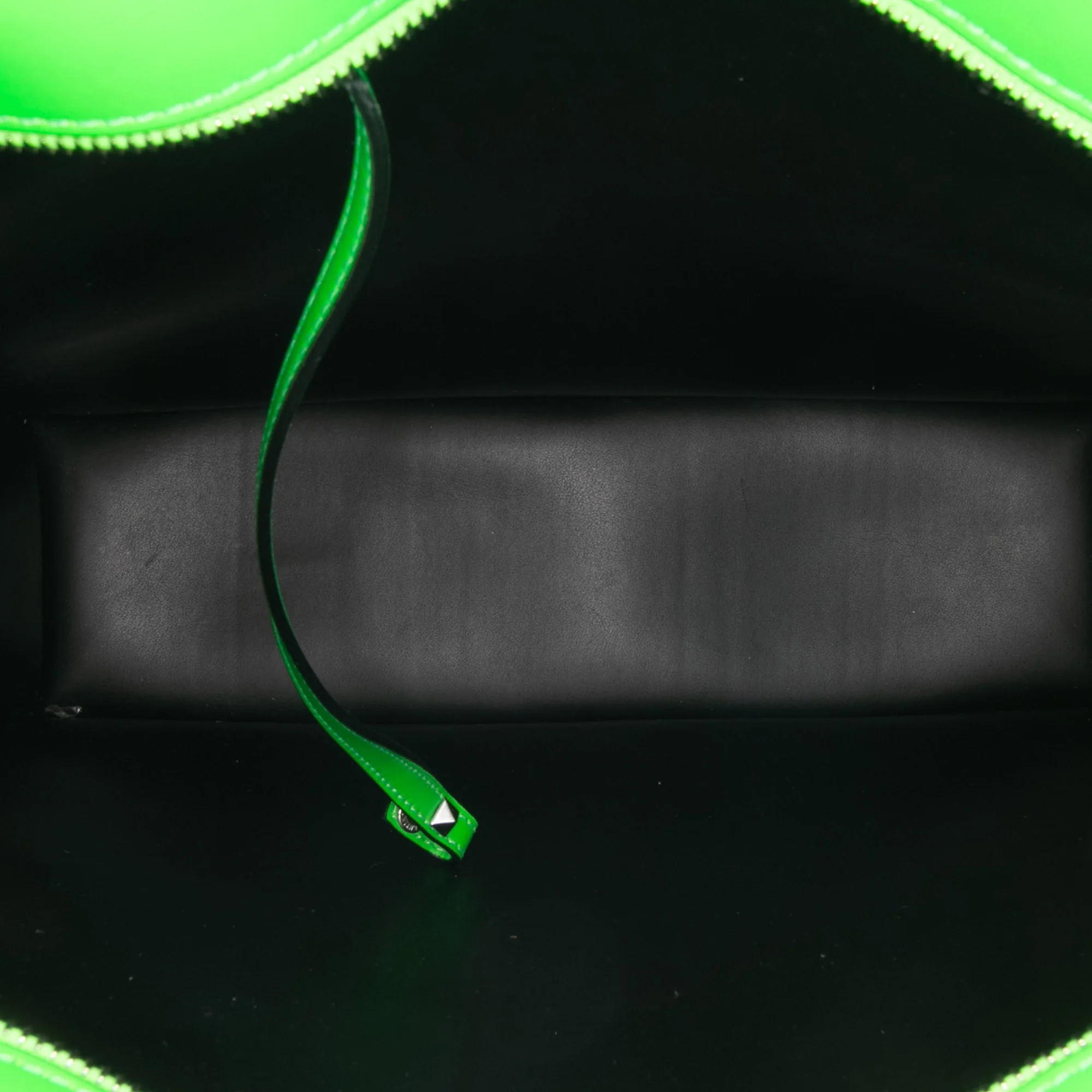 Valentino | Pre-Owned Leather VLTN Satchel | Green/Lime - Image 7