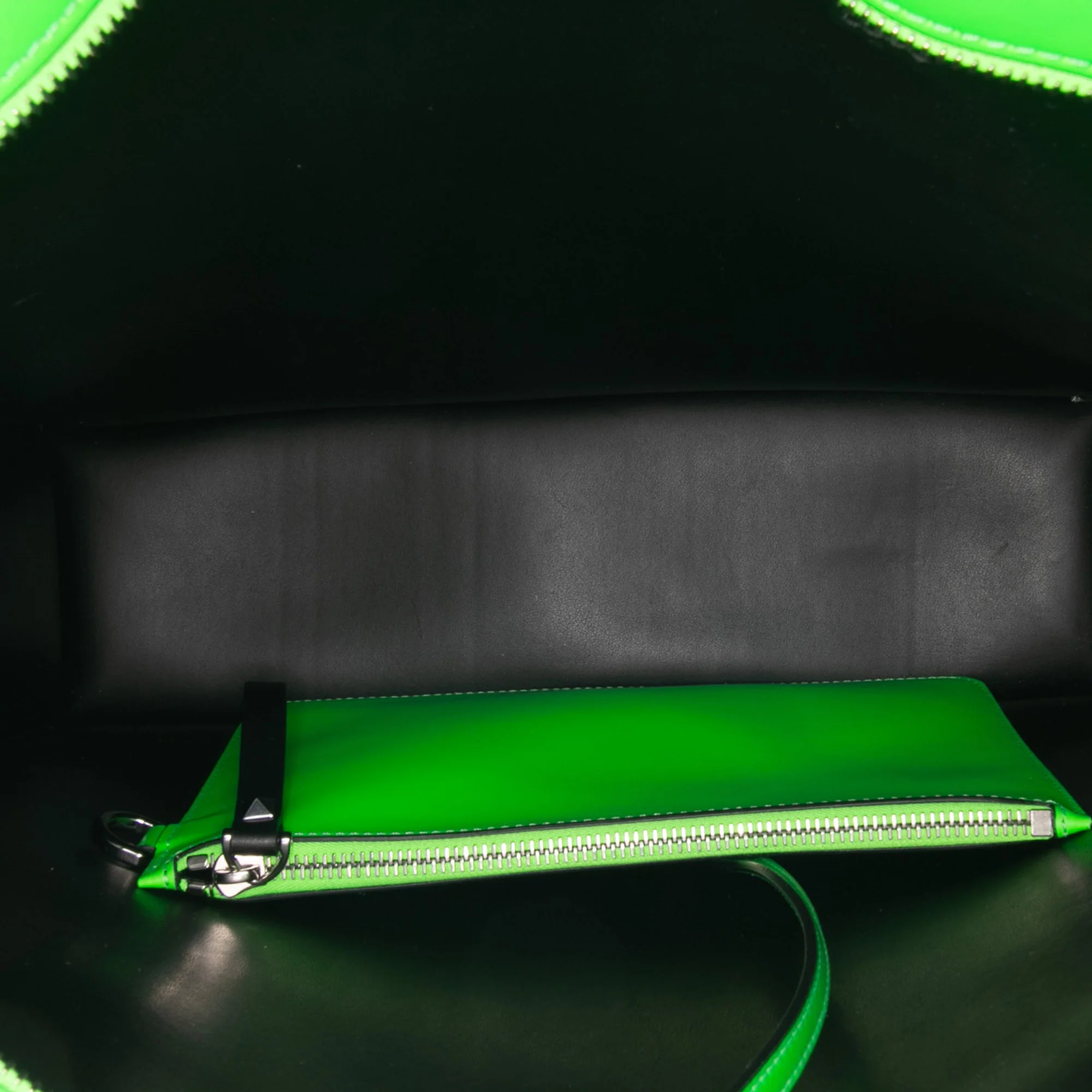 Valentino | Pre-Owned Leather VLTN Satchel | Green/Lime - Image 8