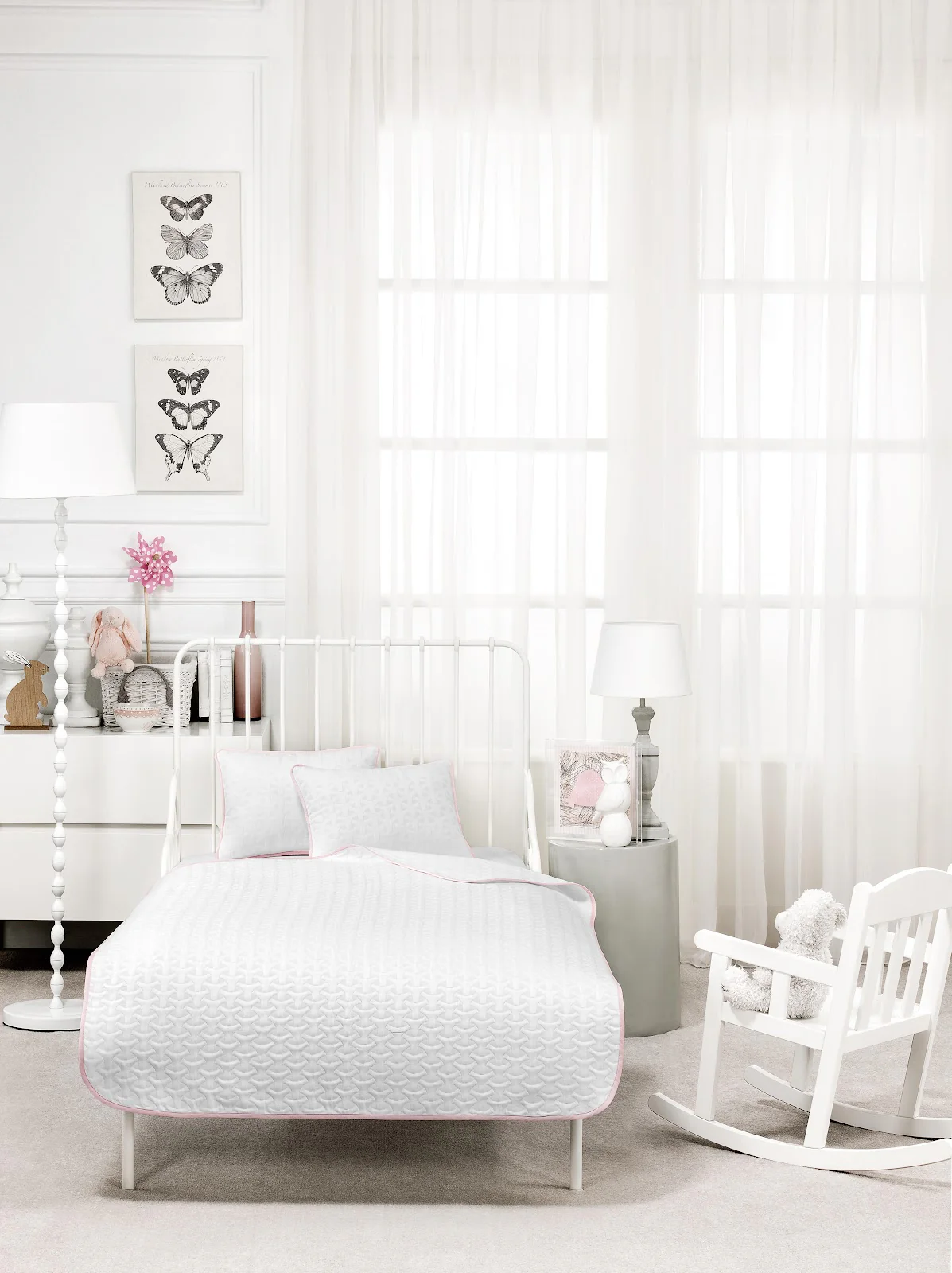 Kids Bedspread Set - Andre | White/Pink | 57" x 79"/12" x 18" - Image 2