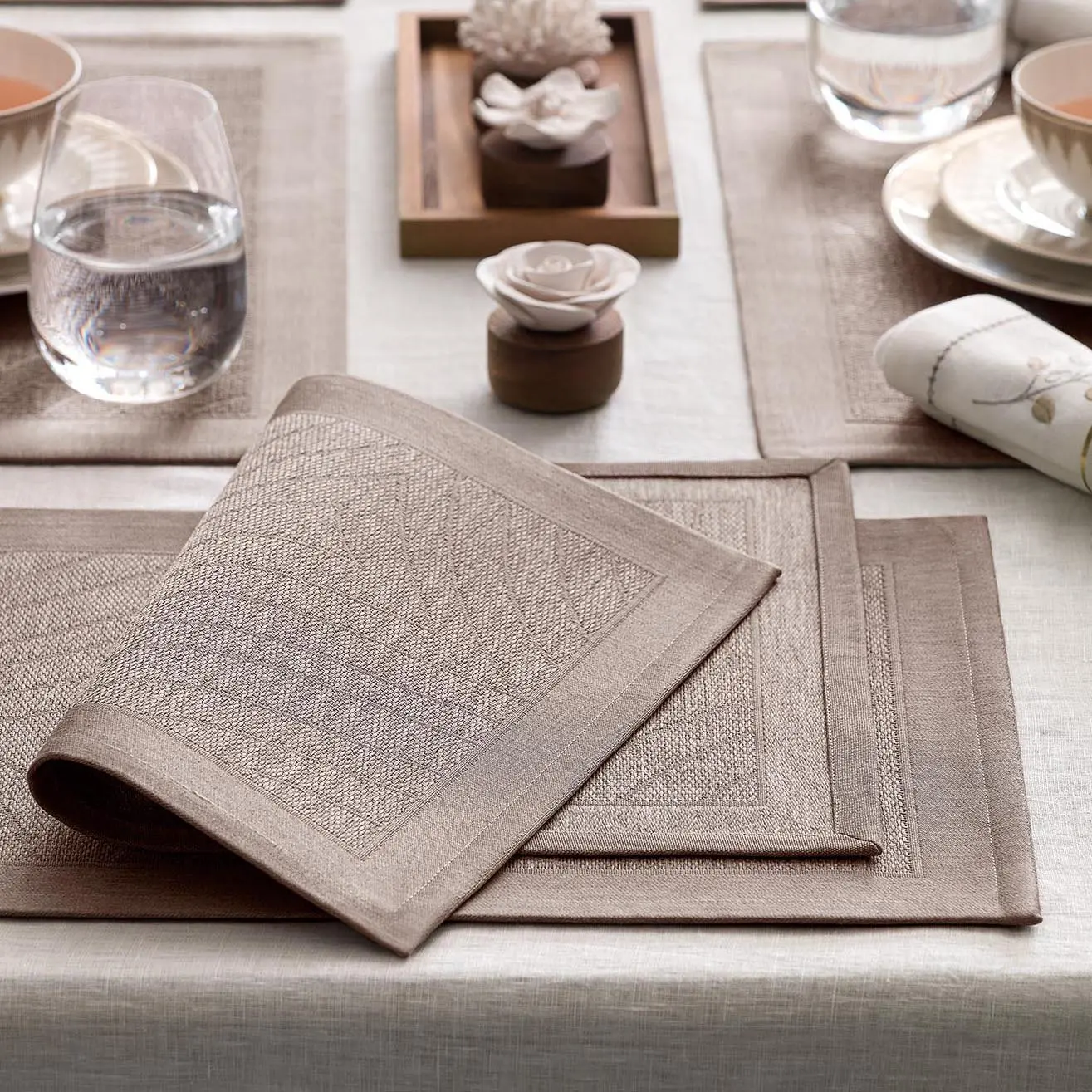 Placemat - Scorbi | Beige | 18" x 16"