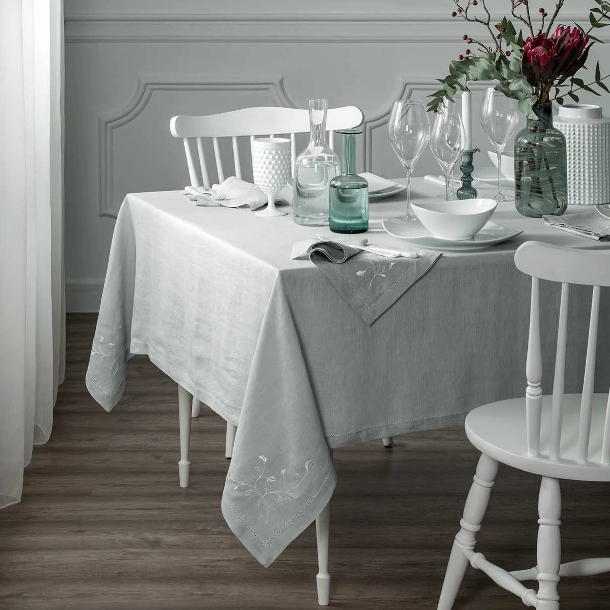 Table Linen And Napkins - Iris | Grey | 67" x 98"/18" x 18"