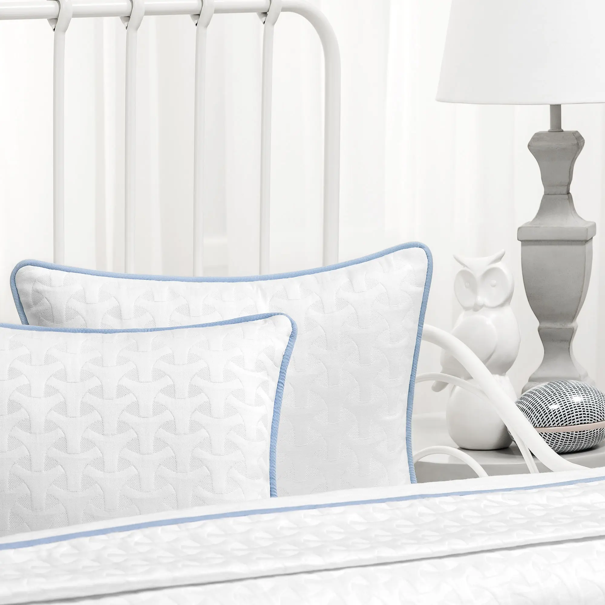 Teen'S Bedspread Set - Andre | White/Blue | 79" x 83"/12" x 18" - Image 3