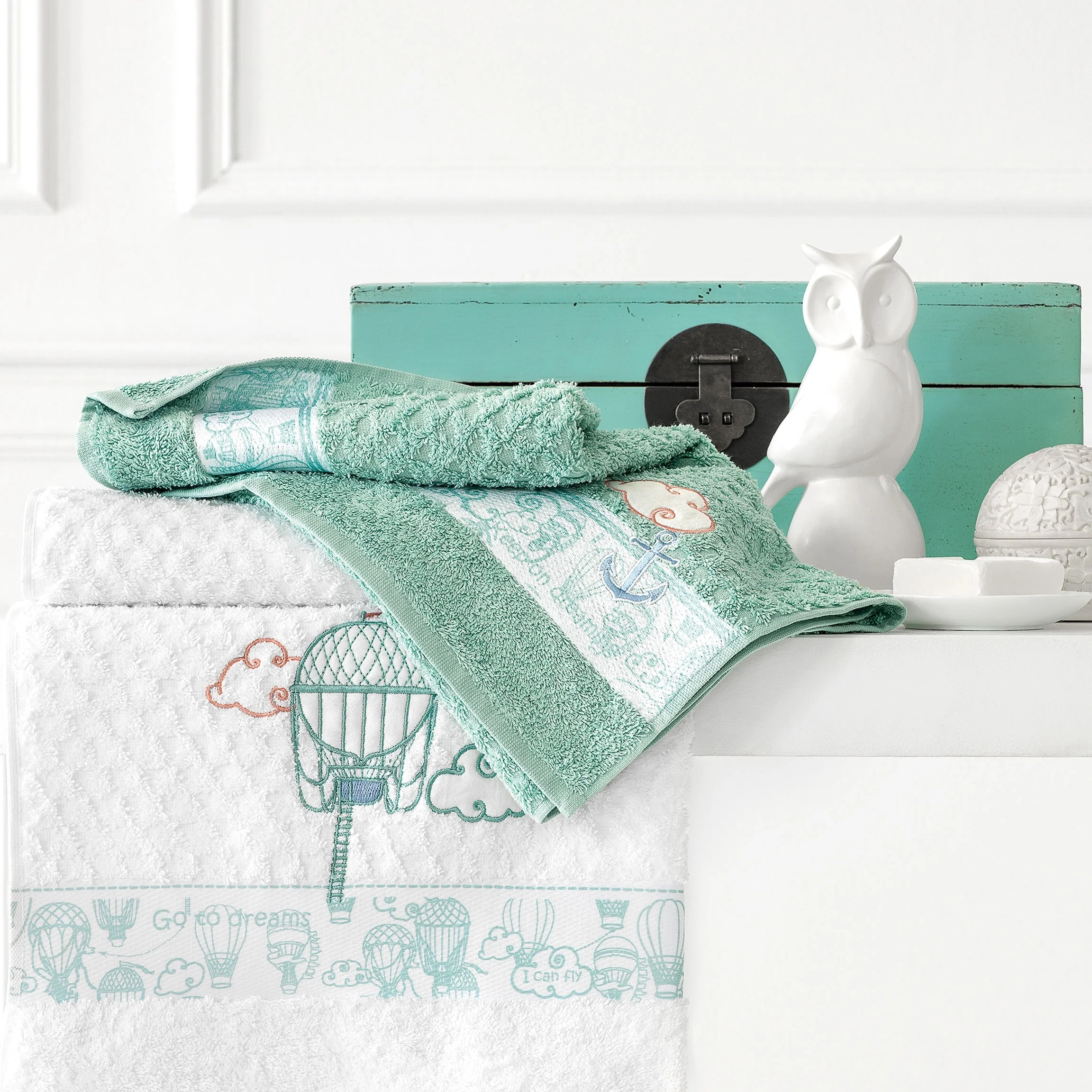 Towel - Air Baloon Dreams | White/Turquoise | 28" x 55"