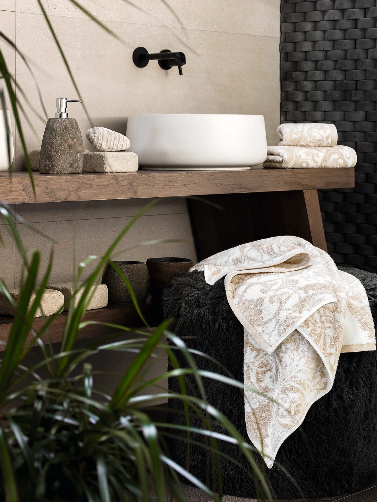 Towel - Bridget | Ecru/Beige | 20" x 39" - Image 4